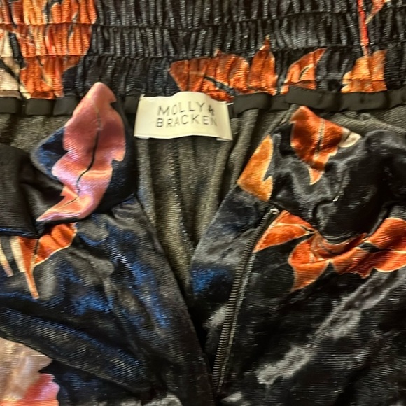 Molly Bracken Velvet Floral Print Trousers Black sz M NWOT - Picture 4 of 7